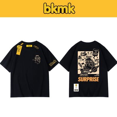 [ส่งของ]Bkmk เสื้อยืดแขนสั้น ผ้าฝ้าย พิมพ์ลายตัวอักษร ทรงหลวม แฟชั่นฤดูร้อน สําหรับผู้ชาย