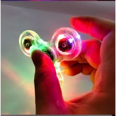 ไจโรส่องสว่างเด็กของเล่นเรืองแสง LED โปร่งใสไจโรหมุนเล่นของเล่นหมุนบนมือได้