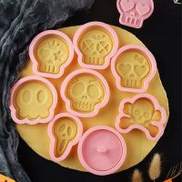 2Pcs/Set Halloween Skull Cookie Cutter DIY Biscuit Stamp Hand Press 3D Skeleton Cutting Mold Baking Fondant Cake Decoration Tool Bread Cake  Cookie Ac