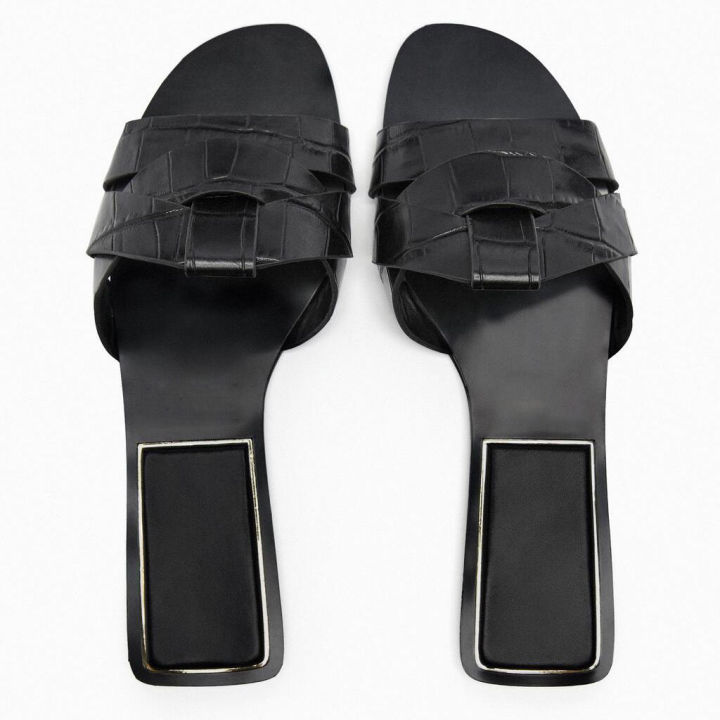 spain-za-family-2023-summer-black-cross-black-flat-bottom-sandals-versatile-for-za-ra-women-wearing-beach-sandals-outside-slides