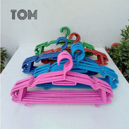 8PCS PLASTIC CHILDREN HANGERS-ASST.COLOR #139 (ITEM NUMBER: 11031) – HOME  PLUS TRADING INC