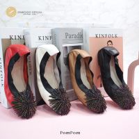 ทรงปกติ เปลี่ยนไซส์ได้-ไม่รับคืน นิ่มมากจนต้องร้องว้าว Zenachoo รุ่น PomPom สูง 1นิ้ว รองเท้าหนังแกะแท้ รับประกันความนิ่มสบาย