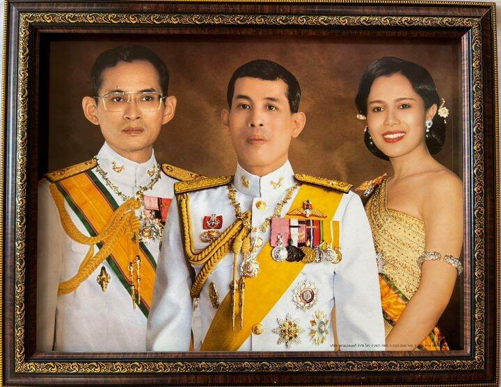 กรอบรูปมงคล-3-พระองค์-กรอบรูปขนาด-18x23-นิ้ว-ใส่ภาพขนาด-15x20-นิ้ว-ภาพมงคล-เสริมฮวงจุ้ย-ตกแต่งบ้าน-ของขวัญ-ของที่ระลึก