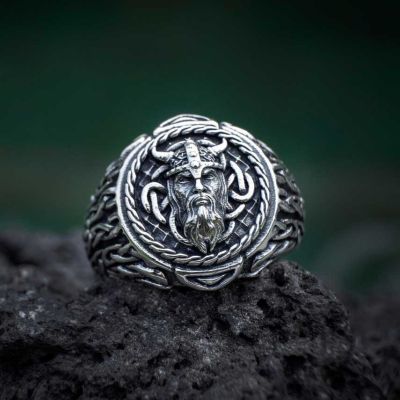 Vintage Gothic Punk Norse ไวกิ้ง Celtic Knot แหวน Totem Amulet แหวนผู้ชายนักรบหมวกกันน็อกสแตนเลสแหวนเครื่องประดับ Anillo