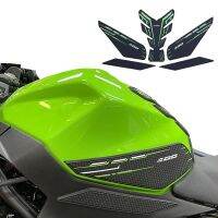 ☒ถังแก๊สสำหรับนินจา250 Ninja400 Z400 Z 400ถังปลอกปกป้องเข่ารูปลอกสติกเกอร์ติดมอเตอร์ไซค์ถังที่ยึดเข่าแก๊สแผ่นกันกระแทกข้าง2018-2022