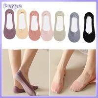 PERPE 5Pairs สำหรับผู้หญิง สีทึบทึบ ระบายอากาศได้ระบายอากาศ นุ่มนุ่มๆ ตาข่ายแบบตาข่าย ถุงเท้าผ้าไหมล่องหน ถุงเท้าเรือข้อเท้า กันลื่น