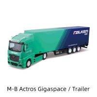 Bburago 1:43 Mercedes-Benz Actros Gigaspace รถพ่วงสีเขียวรถบรรทุกรถแทรกเตอร์ขนาดใหญ่หล่อตายสะสมงานอดิเรกของเล่นแบบจำลองรถมอเตอร์ไซค์