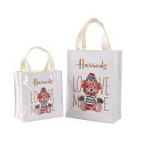 Harrods ใหม่ PVC หมีแบบพกพาความจุขนาดใหญ่กันน้ำป้องกันสิ่งแวดล้อมกระเป๋าช้อปปิ้งอินเทรนด์ high-end กระเป๋าสะพายข้างเดียว