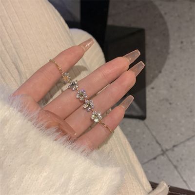 [COD] South Koreas high-end light luxury zircon flower star bracelet female ins niche simple temperament exquisite wholesale