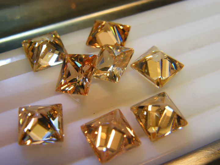 cz-เพชรรัสเซีย-สีแชมเปญ-10-เม็ด-diamond-เจียระไน-เหลี่ยม-เพชร-สี่เหลี่ยม-square-พลอย-ขนาด-9x9-มิล-mm-10-pcs-10-เม็ด