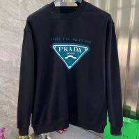 เสื้อสเวตเตอร์ของผู้ชายของ Prada ใหม่หลวมขนาดใหญ่เข้าได้กับทุกชุดชุดกีฬา