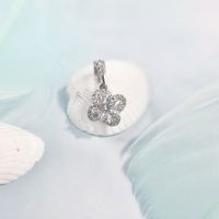 Diamond Pendant จี้สร้อยคอเพชรแท้ รูปทรงดอกไม้  ตัวจี้ทองขาว18k (ราคาไม่รวมค่าสร้อยนะคะ)