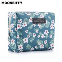 New Cosmetic Storage Bag Cute Mini Portable Carry-on Girls Toiletry Storage Bag Travel Beauty Organizer Flower Purse Makeup Bags