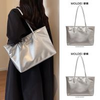 Summer summer large-capacity commuting high-end silver tote bag female 2023 new one-shoulder portable work bag 【BYUE】