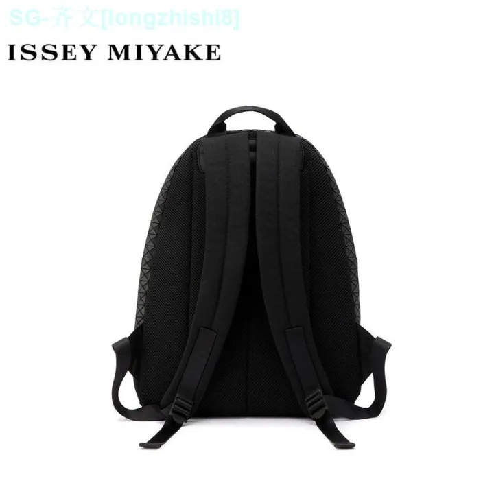 issey-miyake-issey-miyake-กระเป๋าเป้สะพายหลังกระเป๋าสะพาย-ins-กระเป๋าสะพายหลังอาวุโสที่ใส่กระเป๋าเป้สะพายหลังเพชรโจ๊กเกอร์สีดำเรขาคณิต