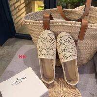 รองเท้าแตะแฟชั่น?พร้อมส่ง SIZE.36-40 EU ครีม รองเท้าแตะแฟชั่นผู้หญิง รองเท้าสลิปออนแบบสวม นุ่ม งานสวย ตรงปก100% ลายลูกไม้นิ่มเท้า