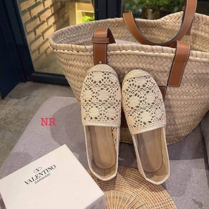 รองเท้าแตะแฟชั่น-พร้อมส่ง-size-36-40-eu-ครีม-รองเท้าแตะแฟชั่นผู้หญิง-รองเท้าสลิปออนแบบสวม-นุ่ม-งานสวย-ตรงปก100-ลายลูกไม้นิ่มเท้า