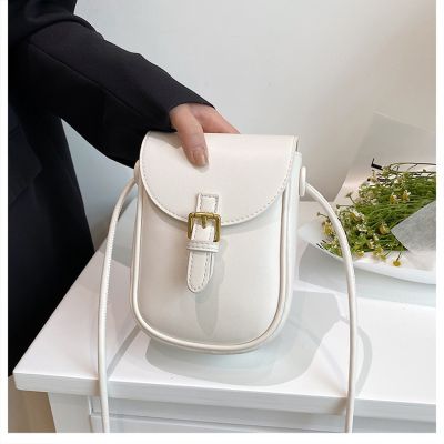 Europe and the United States to restore ancient ways bag female 2022 summer new fashion trend in mobile phone zero wallet contracted mini inclined shoulder bag