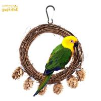 กรง GWJ3360 Conures หวายแฮนด์เมดเคี้ยวธรรมชาติชิงช้านกแก้วตกแต่งลูกสนของเล่นรูปนก