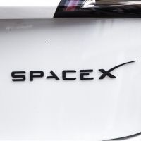 สติกเกอร์ Spacex สำหรับ Tesla Model 3 X Y S ป้ายตัวอักษรส่วนท้ายสัญลักษณ์สัญลักษณ์สติ๊กเกอร์ตกแต่งรถยนต์โลโก้โลหะผสมสังกะสี SPACEX