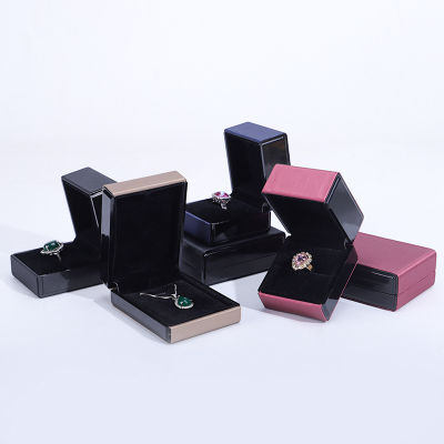 Necklace Display Busts Earring Display Stands Jewelry Packaging Box Exquisite Mirror Brushed PU Leather Jewelry Box Jewelry Display Stands