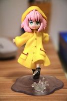 Spy Play House Raincoat Ania Fojie Kicking Water Playing Water Standing Anime Hand Model 【AUG】