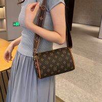 High-value Large-Capacity Shoulder Bag All-Match Fashionable Womens Cylinder Bag Trendy European American Printed Cross-Body Bag Textured Leather Commu 【AUG】