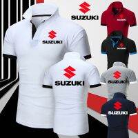 287303G SUZUKI เสื้อยืดโปโลพิมพ์ลายโลโก้รถจักรยานยนต์ญี่ปุ่นสําหรับผู้ชาย