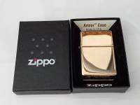 ZIPPO 169 ARMOR CASE  HIGH POLISH BRASS  สีทอง ผิวทองเหลืองขัดเงา  ตัวถังนอกหนาพิเศษ1.5เท่า  ลายเรียบ  ตูดตัน  น้ำหนักดี  ของใหม่ไม่ผ่านการใช้งาน  มาพร้อม