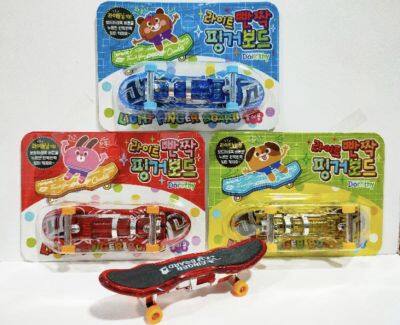 Finger Skateboard สเก็ตบอร์ดนิ้ว สเก็ตบอร์ดจิ๋ว มีไฟฉายภาพได้  #คละสี #พร้อมส่ง