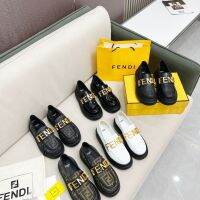 2023รองเท้าสำหรับสี่ฤดูกาล Fendi รองเท้าผู้หญิงคู่ FF ผ้าใบแพลตฟอร์มรองเท้าไม่มีส้นลื่นบนรองเท้าขับรถลื่นบนรองเท้า