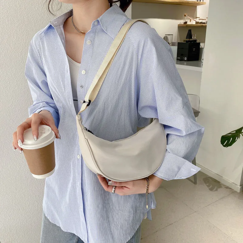 NYLON CROSSBODY BAG UNIQLO AU #8 NYLON CROSSBODY BAG UNIQLO AU