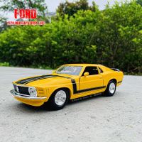 Maisto 1:24 1970 Ford Mustang BOSS 302ชุดแบบจำลองรถจากโลหะอัลลอยด์ตกแต่งศิลปะทำมือโมเดลเครื่องมือของเล่นแบบชุดสะสมของขวัญ