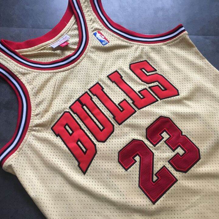 ready-stock-ready-stock-hot-sale-mens-chicago-bulls-michael-jordann-mitchell-ness-1995-96-gold-swingman-jersey