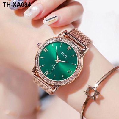 ใหม่ Dai Baoshi ผู้หญิงแท้นาฬิกาควอตซ์หญิงเทรนด์นาฬิกาสีเขียวขนาดเล็กแสงหรูหราแฟชั่นผู้หญิงนาฬิกาอารมณ์เรียบง่าย