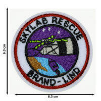 JPatch - (SKYLAB RESCUE  BRAND - LIND) สถานีอวกาศสกายแล็บ องค์การนาซ่า (NASA) สำรวจอวกาศ โลก กาแล็กซี่ จักรวาล  ตัวรีดติดเสื้อ อาร์มรีด อาร์มปัก มีกาวในตัว การ์ตูนสุดน่ารัก งาน DIY Embroidered Iron/Sew on Patches