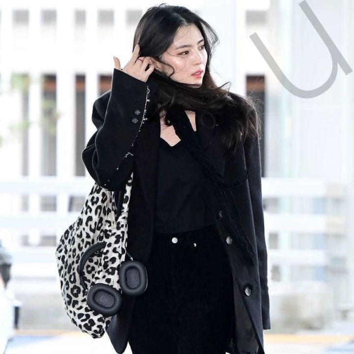 brand-and-operated-by-south-korean-emis-one-shoulder-canvas-bags-and-leopard-grain-shopping-bags-white-best-song-hye-kyo-getongkuan-package