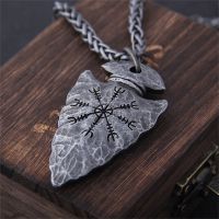 Vintage Viking Triangle Rune Compass Pendant Necklace High Quality Necklace Compass Men and Women All-Match Triangle Necklace