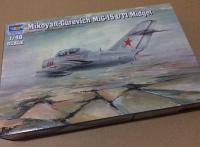 คนเป่าแตรรุ่น1/48 02805 Mikoyan-Gurevich Mig-15UTI คนแคระ