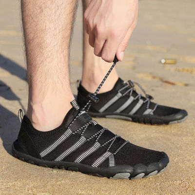 รองเท้าลุยน้ำลายตาข่ายระบายอากาศได้ดีสำหรับผู้ชายรองเท้ากีฬาน้ำหนักเบารองเท้าชายหาดขนาด35-47ทนทานต่อการลื่นแฟชั่นสำหรับใส่เล่นเซิร์ฟ