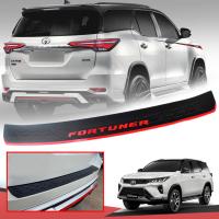 สคัพเพลทท้าย กันรอยท้าย ชายบันไดหลัง TOYOTA ฟอร์จูนเนอร์ FORTUNER ปี 2019 - 2021 สีดำด้าน LOGO สี แดง ไม่มีค่าส่ง