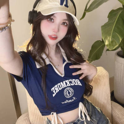 สไตล์เกาหลีฤดูร้อนคอวีเสื้อยืดหญิงสลิมเซ็กซี่สั้นด้านบนคอโปโลแขนสั้นมีเชือกรูด
