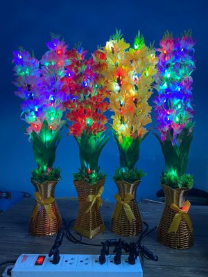 ဘုန်းတော်ကြီးအတွက်အလင်း ၁ သစ်ခွ ดပင်စည် 4 ခုရှိသည်။ ไฟLed ดอกกล้วยไม้และไฟประดับ หน้าพระ *1ชิ้น Led ไฟดอกไม้ ประดับพระแสงกระพริบสูง 60cm*4ต้น