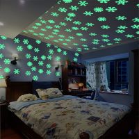 Luminous Snow Wall Stickers ต่อแพ็ค (50 ชิ้น) ใช้ตกแต่งห้องเด็กได้ 5 สีให้เลือก ขายในไทย จัดส่งทันที