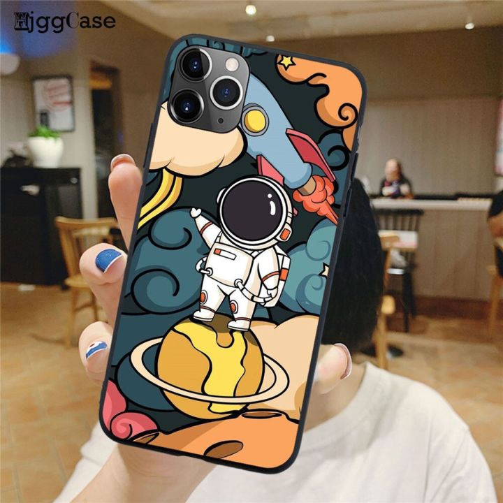 สินค้าใหม่มีในสต็อก-เคสโทรศัพท์สีดำนิ่มภาพวาดอวกาศนักบินอวกาศสำหรับ-iphone-14-11-12-13-pro-max-mini-x-xs-xr-6s-7-8-plus-se-2020ฝาหลัง