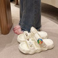 【July】 Thick-soled sandals and slippers for girls with a feeling of stepping on shit 2023 new summer wear two-purpose cute beach