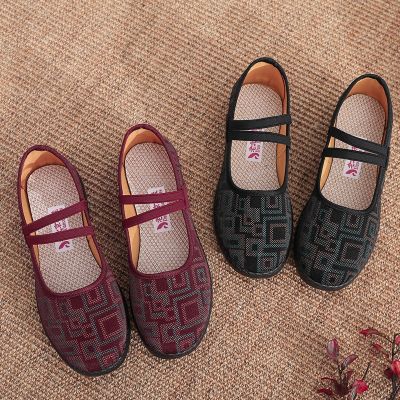 The new spring and summer 22 old Beijing cloth shoes female code breathable mom comfortable non-slip shoes soft bottom middle-aged and old casual shoes