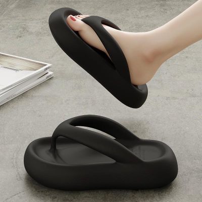 【July】 Stepping on excrement touching slippers womens 2023 new fashion net red ins thick bottom non-slip beach outer