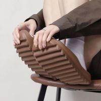 【Jun hot】 Stepping on shit coconut slippers female YEEZY summer outer couples thick bottom ultra-light non-slip beach home ins