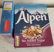 Ngũ cốc giảm cân Alpen không đường việt quất, cherry